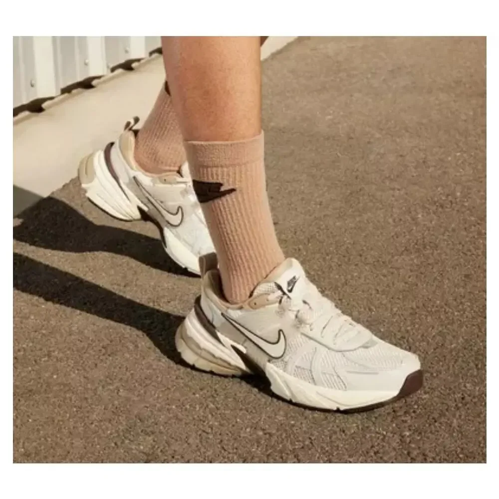 Nike V2K Run "Lt Orewood Brn/Light Bone/Khaki/Earth" Sneaker Womans Size 12 - Picture 7 of 7